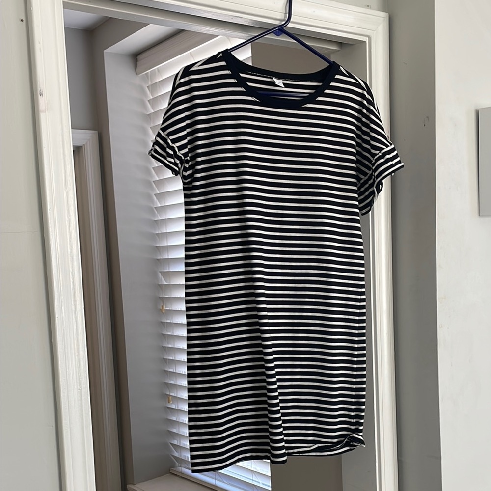 Women’s Old Navy Black and White Striped T-Shirt Dress